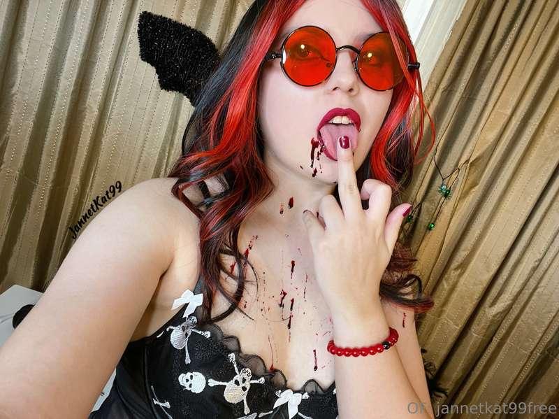 Halloween sale is running on my VIP page @jannetkat99 unitl ..