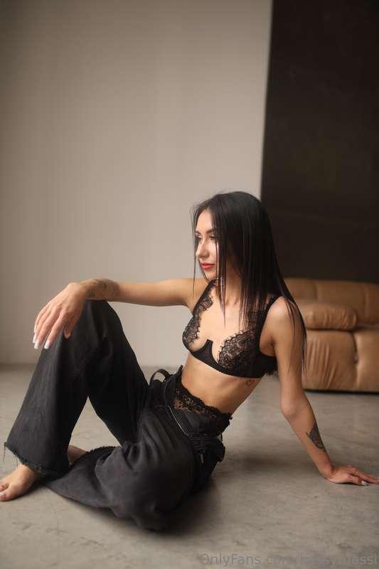 ⚡️@minia_mia IS WET RIGHT NOW⚡️
👉@minia_mia she loves doggy ..