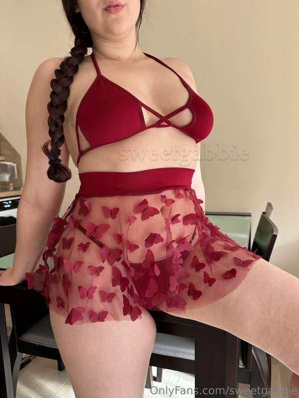 🦋 Does this outfit have you feeling butterflies? 🦋