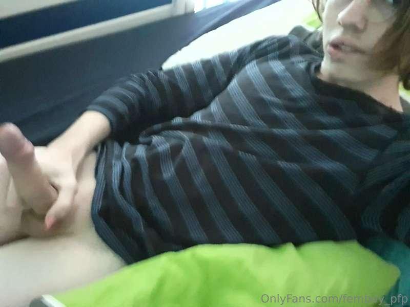 femboy_pfp image #2