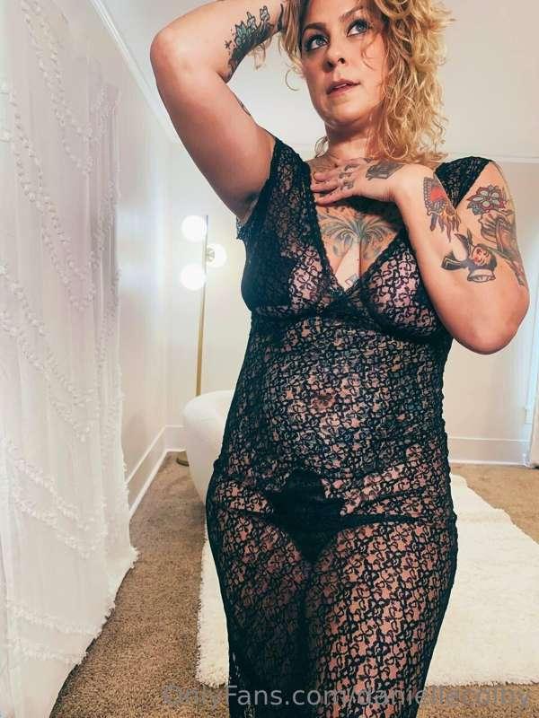 A little more vintage lingerie for you! 🖤