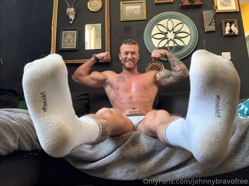 Who’s gonna come worship these stinky feet after a hard day’..