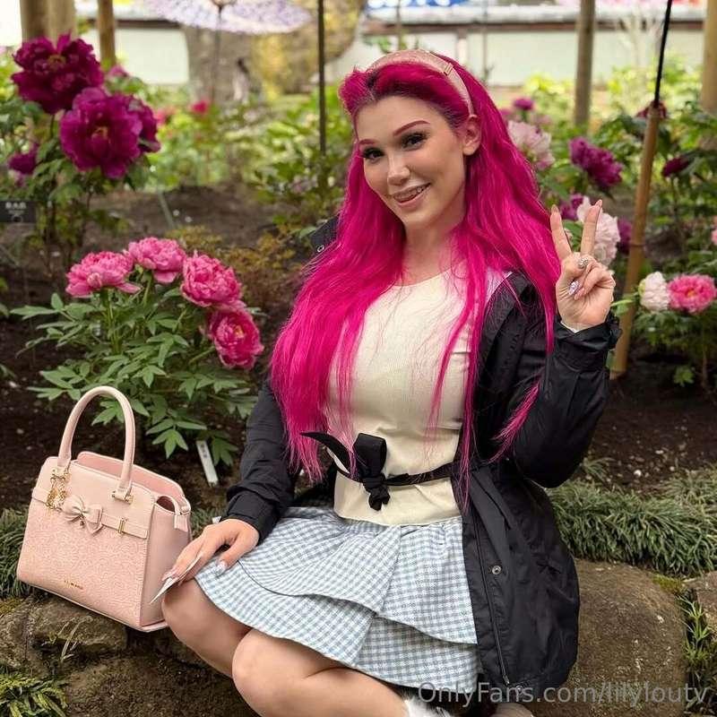 Pink flowers are the prettiest, don’t you think? 🌷