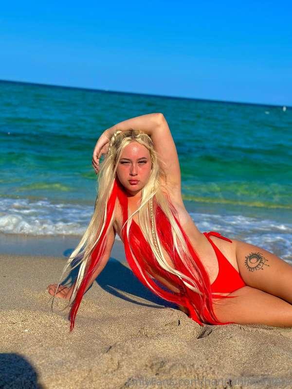 Let’s get 🤗😮 and go to the 🏝️