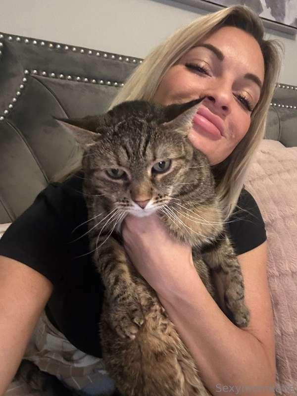 sexymomkatie image #2