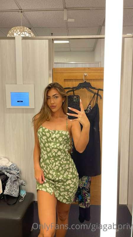 i love getting naughty in dressing rooms🙈  wanna see how nau..