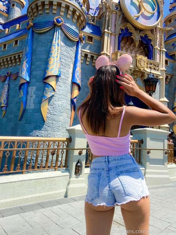 🏰Disney was fun but it's over now ☹️ my favorite part was th..