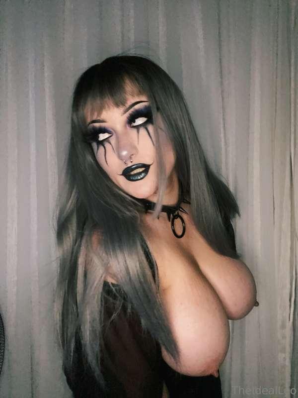 Have you ever seen such pretty titties? 🫶🏼