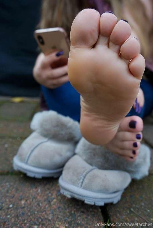 Fresh out of some of my favorite slippers. Do you want a tas..