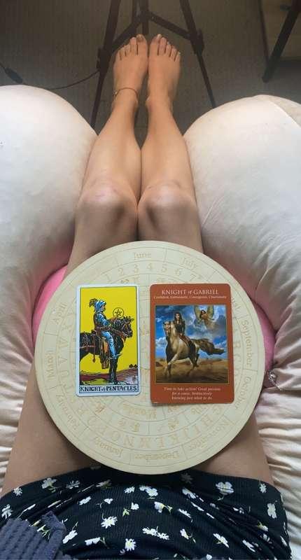 TODAYS TAROT READING FOR OCTOBER 18th 2021  🐎💸 KNIGHT OF PEN..