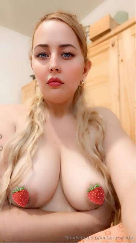 Hi daddy, my tits want so much for you to suck them, do you ..