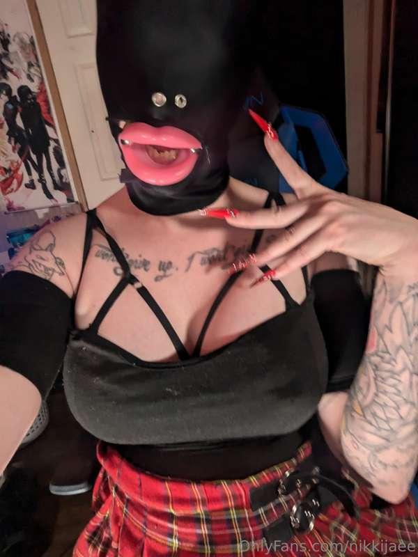 nikkijaee image #4