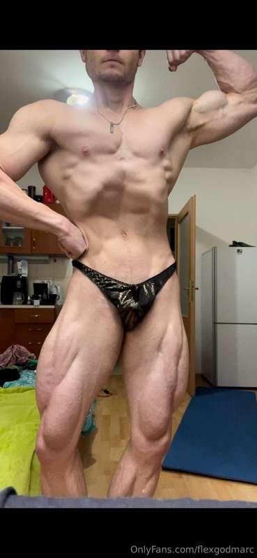 Few days out from my show😋Showing my ripped muscles in every..