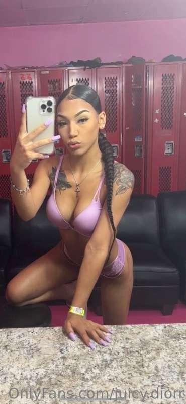Would u let me stay the night ? 😻