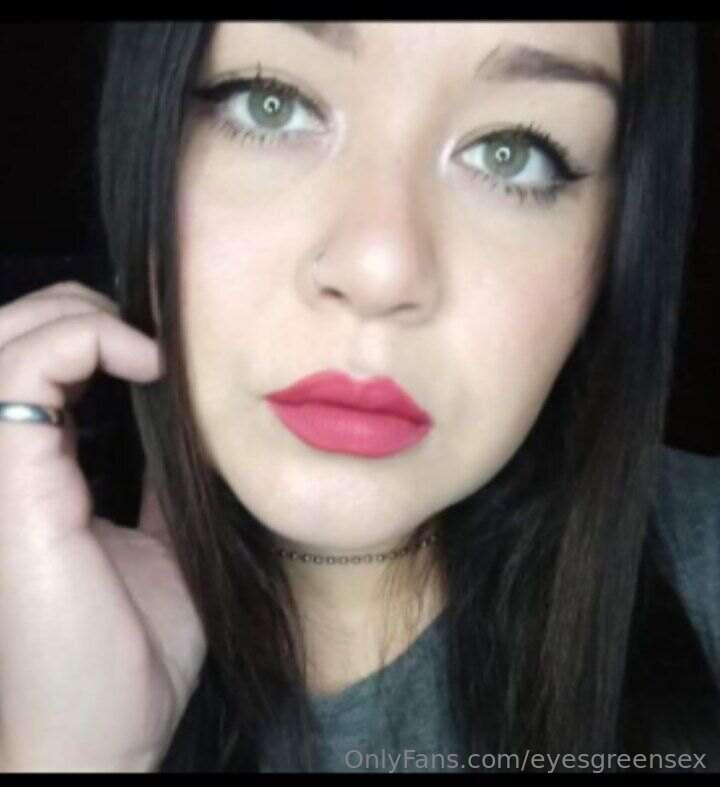 @Eyesgreensexhi babe are you looking for a girlfriend?❤️💋💖he..