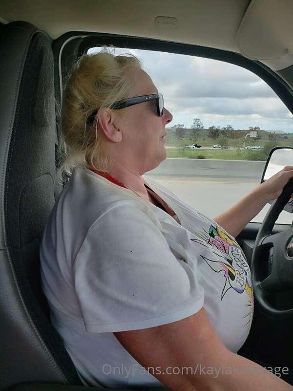 Cruising box truck across the Mojave desert on my way back h..