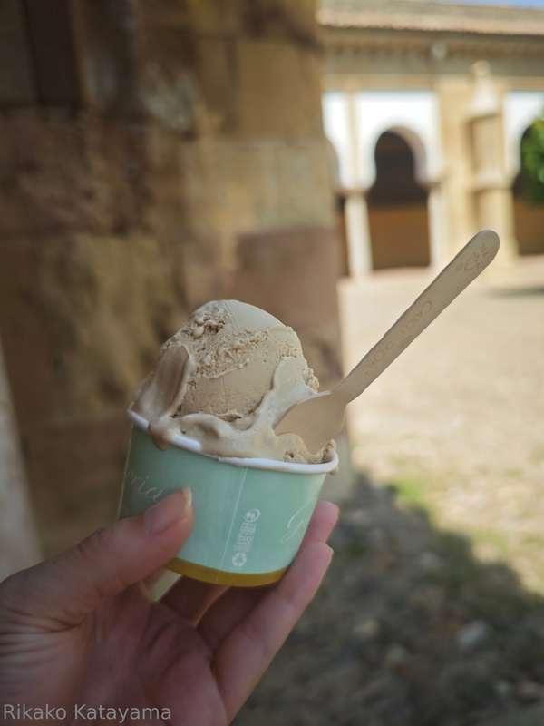 I’ve seen it in movies—lovers sharing ice cream, laughing be..