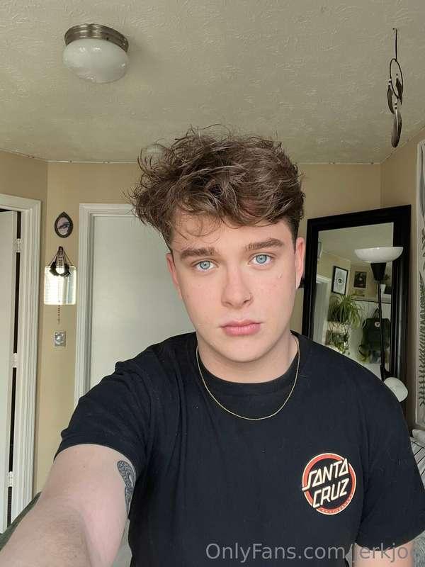 prefer me bare faced with a hairy cock?