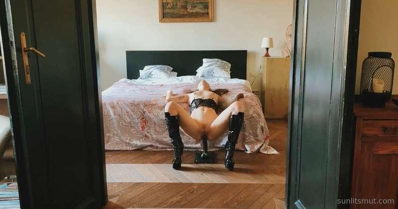 Any voyeurs here? I know you're dying of curiosity to see wh..