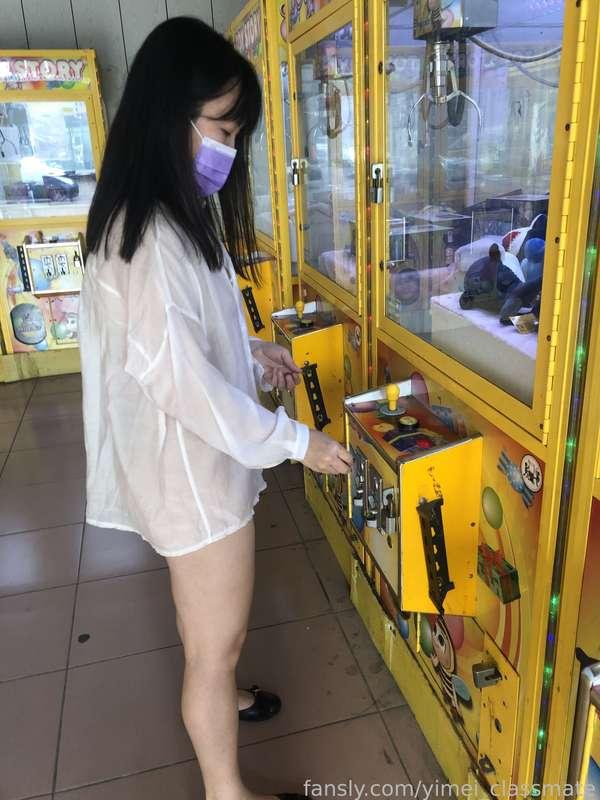 
Do any fans want to accompany me to play the claw machine?
I really have it in it😤😤

有粉絲想陪我一起來玩夾娃娃機嗎??
我真的有夾中喔😤😤