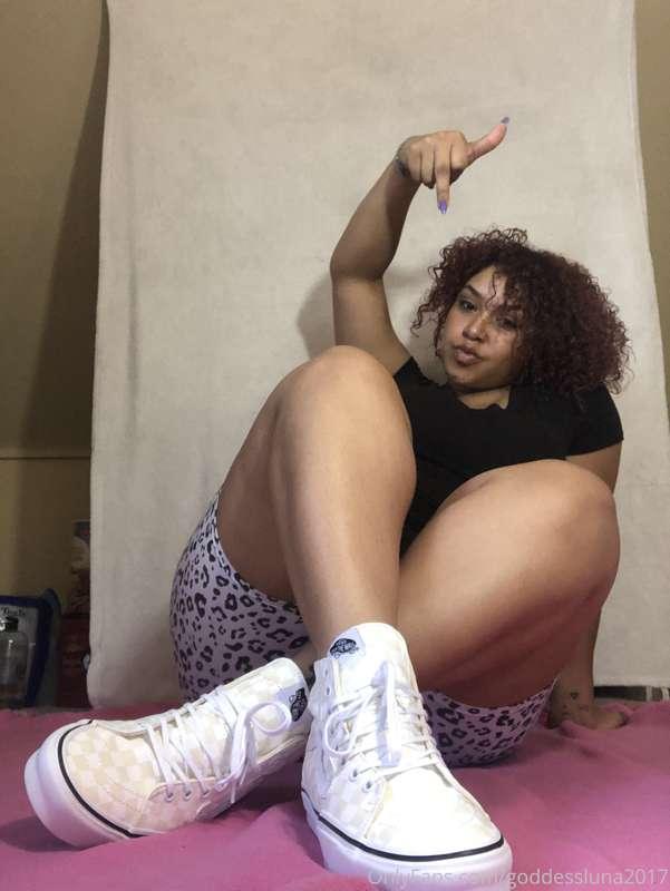 I dare you to take my shoes off 😝