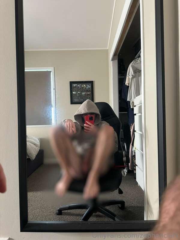 one of my fans requested pics that showed my feet, hairy 🍑 &..