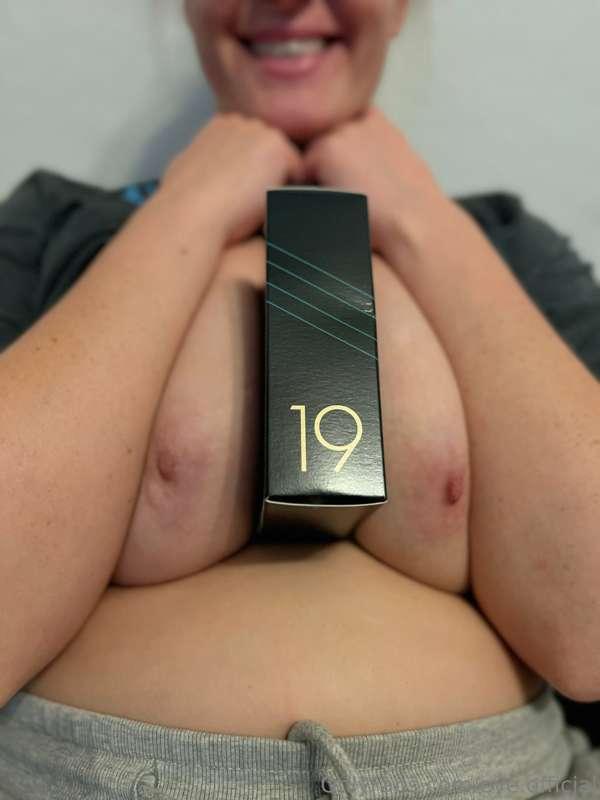 Number nineteen guys! 😍
Some nice smelling massage oil 🙈
Alr..