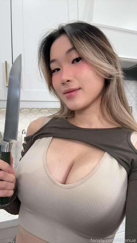 I’m live now! Www.Twitch.tv/lillienue