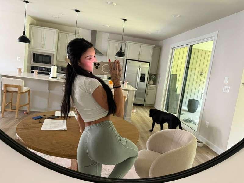 my ass look sooo good in these pants 😈 like if you agree 👀