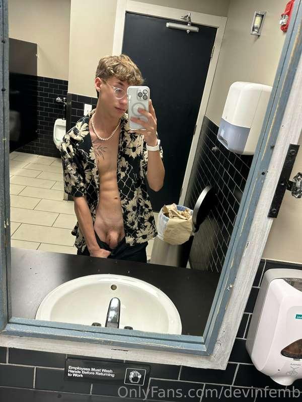 Bro are you coming I’m waiting for you

5pics 1vid :10