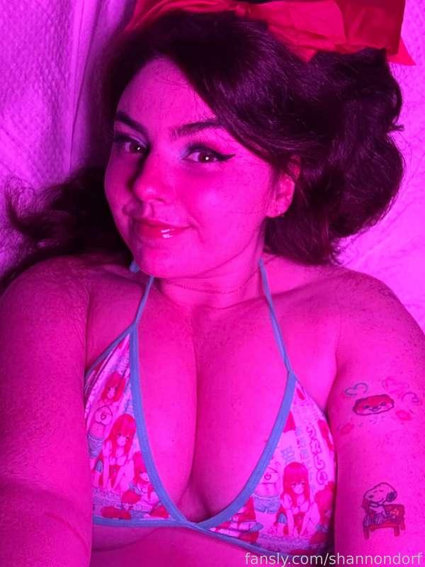 BUSY &amp; GOOD DAY!! 🫶

did some work this morn, got my nails and toenails done, went to the gym, took a bath, shot my new photoset (COMING TOMORROW!!!), and put away my laundry 🥹❤️

can’t wait to show u guys these pics :3 
