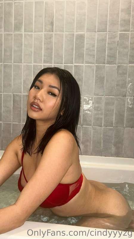 would u like to take a bath with me? 😘