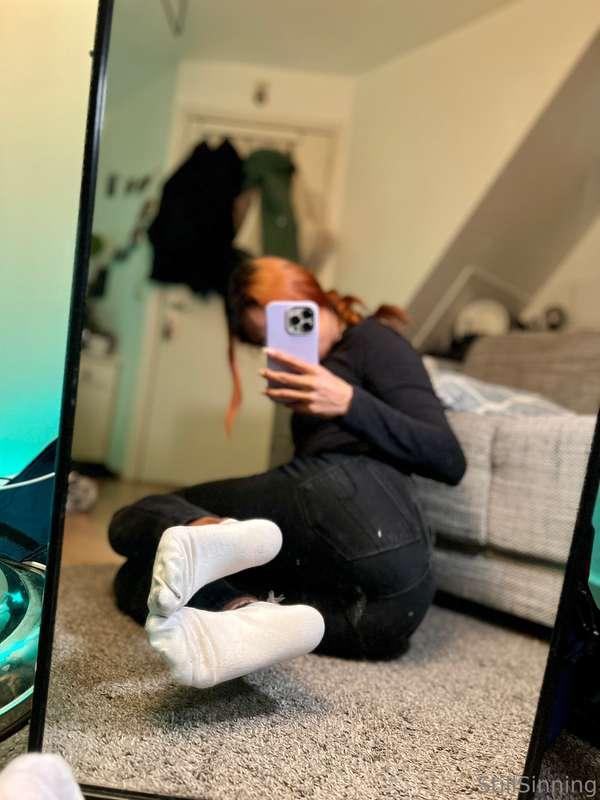Who wants to cum on my cute little white socks? 💦😈