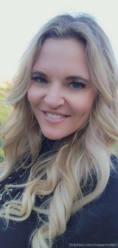 Selfie Sunday. Have a fantastic day everyone!! 😘
