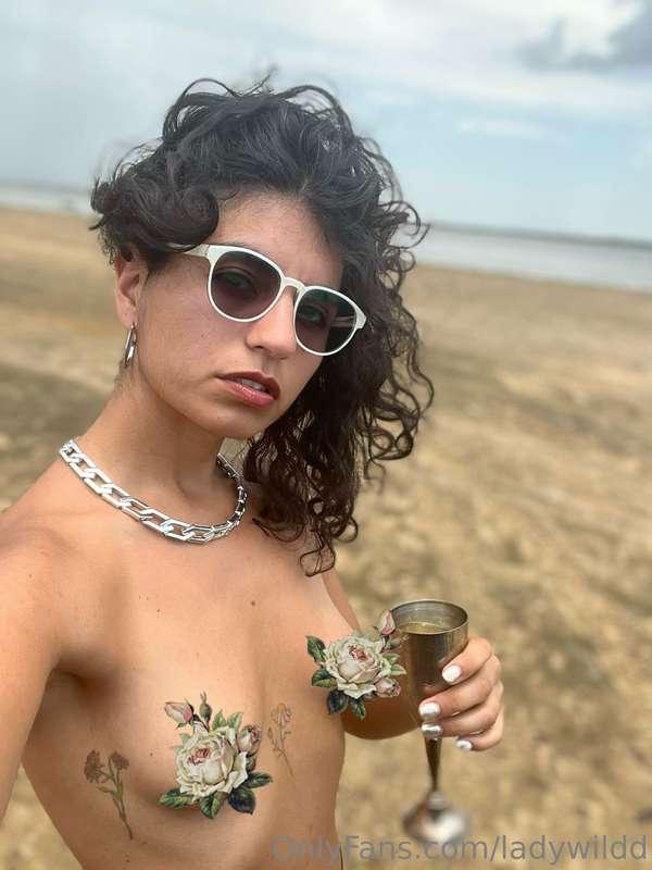 If we had the beach to ourselves..🌿