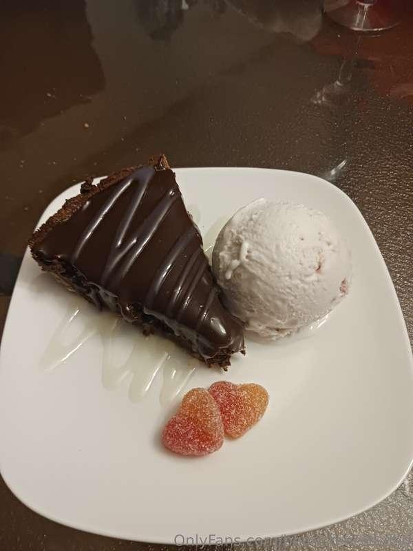 The chocolate tart, served.Ghirardelli's white chocolate sau..