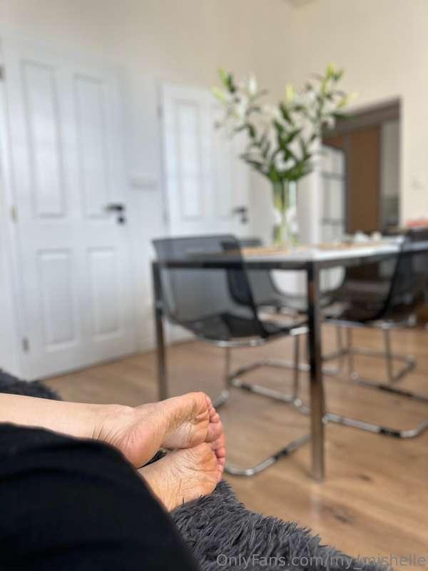 Do you like my feet?🥰