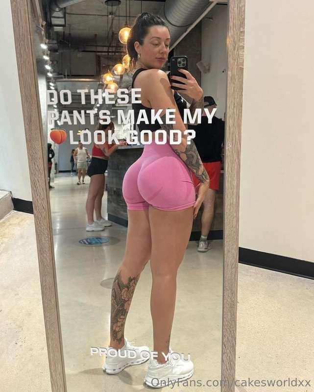 These long ass legs would look way better wrapped around you..
