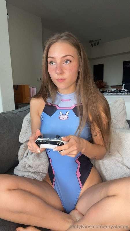let's game together babe 🤪💕