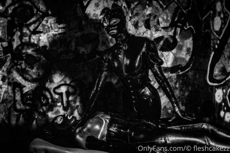 Night Creatures
@sweetseverine 

Photo by @muttersprache_dmi..