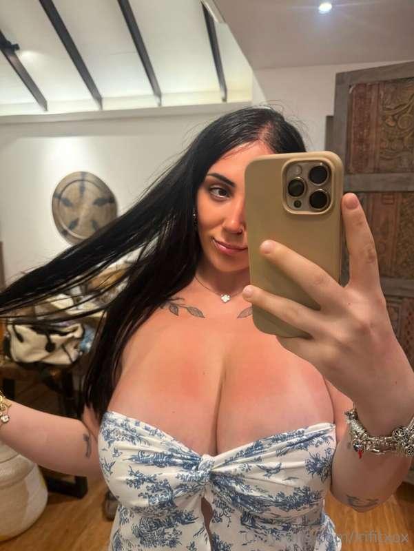 A little sunburn, but still hotter than ever 😉