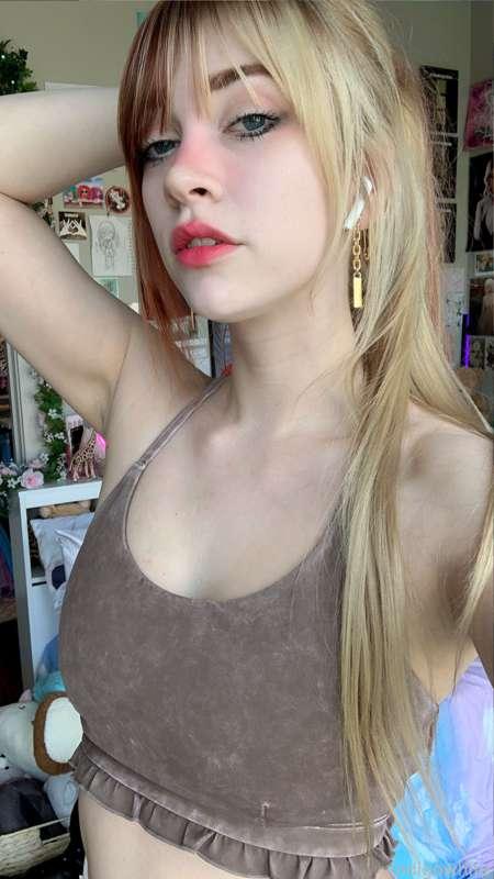 Casual out of cosplay photoset for you 🥰