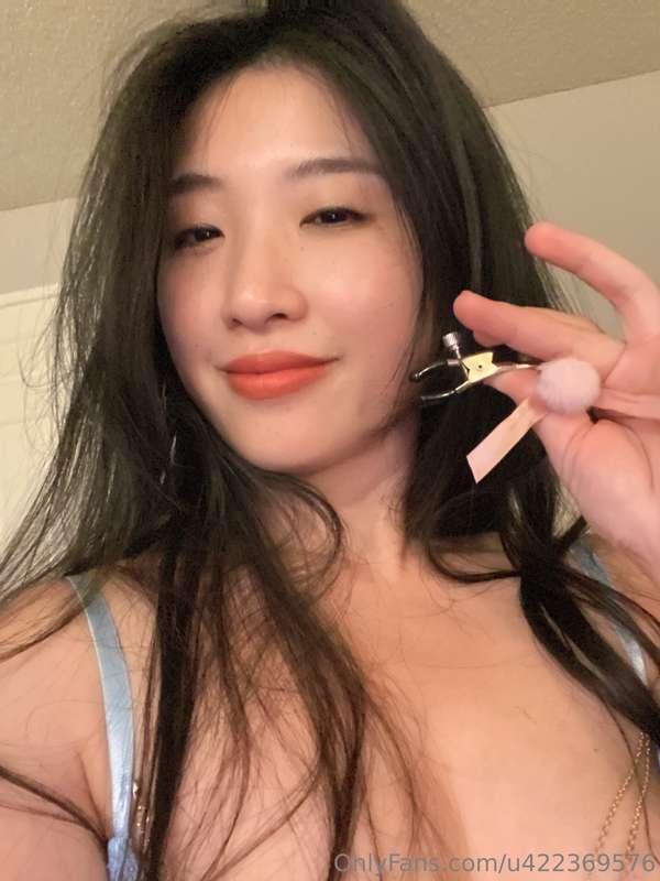 Anyone wants to see how I put it on my tits for the first ti..