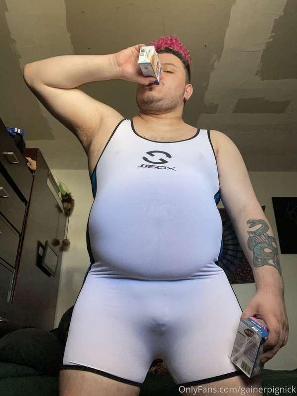 Some pics I have of me in my singlet a friend got me, breakf..
