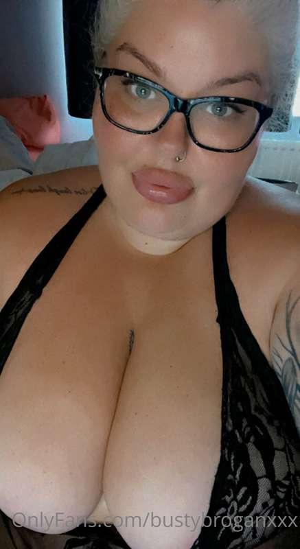 Guess whos on cam tonight hehe 😋😋😋
Want a show? MESSAGE ME ❤..