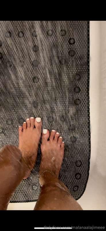 For my babies with the foot fetish 🦶🏼👅, should i do more?? i..