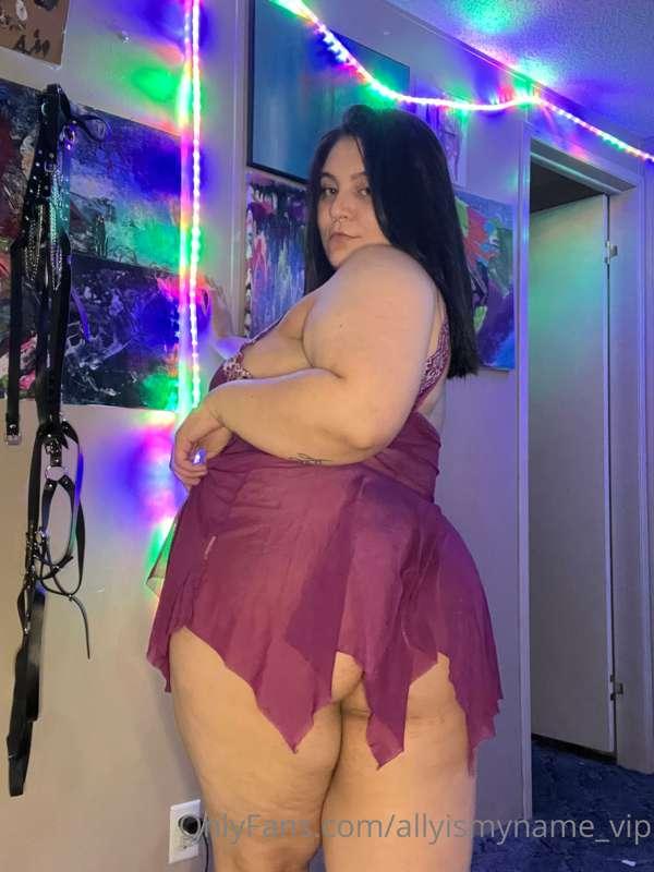 I love doing custom pics and videos!!
Don’t be shy!! 
Ask fo..