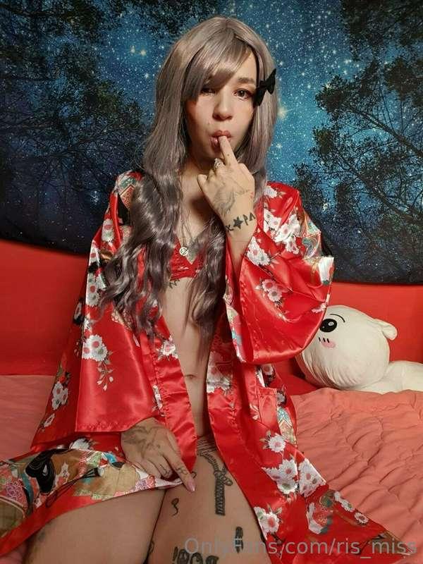 Do you like my yukata or would you rather use cosplay?