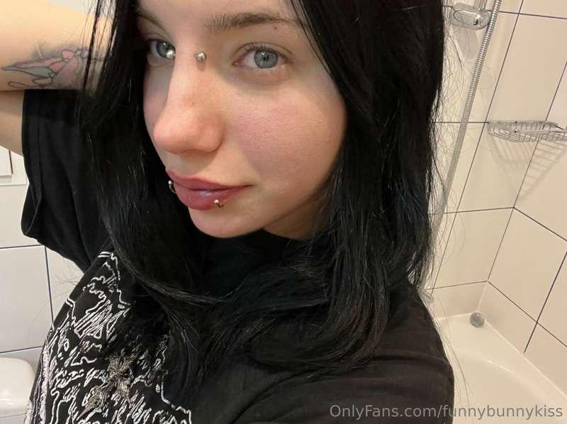 SUBSCRIPTIONS FREE ONLY NOW 🤭 @angel_cate 🤭This playful babe..