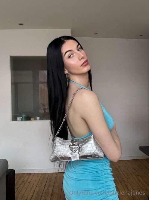 Grab my hips and stick it in me daddy🙈
